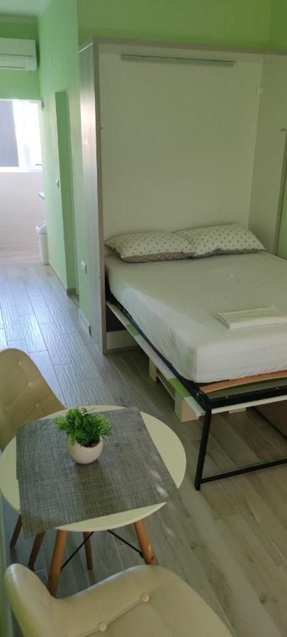 Cinema House Single & Double Rooms & Studio Apartments Pula Bagian luar foto