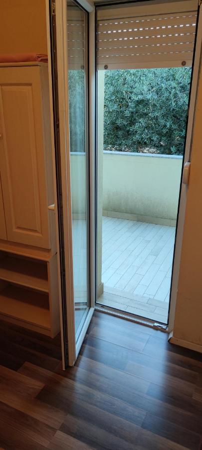 Cinema House Single & Double Rooms & Studio Apartments Pula Bagian luar foto
