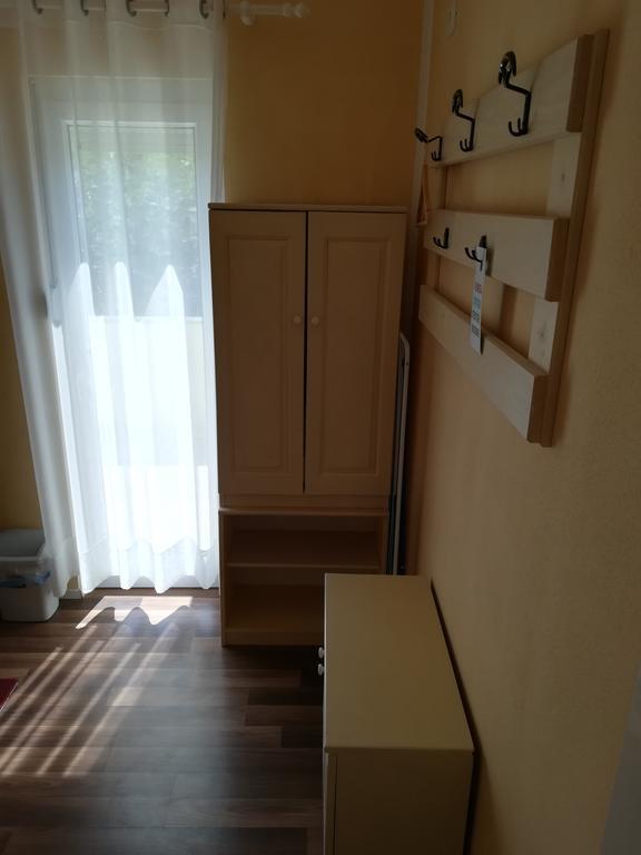 Cinema House Single & Double Rooms & Studio Apartments Pula Bagian luar foto