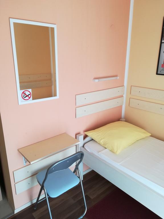 Cinema House Single & Double Rooms & Studio Apartments Pula Bagian luar foto