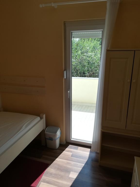 Cinema House Single & Double Rooms & Studio Apartments Pula Bagian luar foto