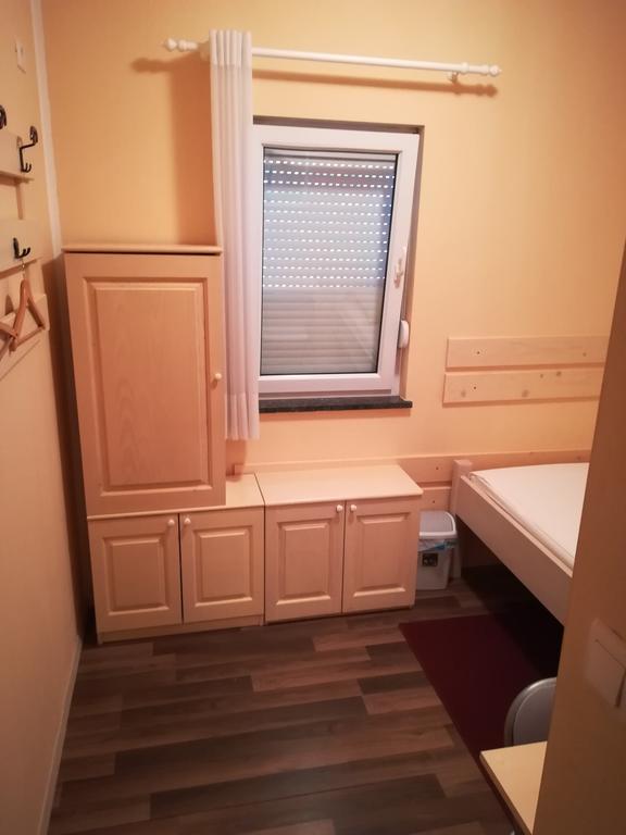 Cinema House Single & Double Rooms & Studio Apartments Pula Bagian luar foto