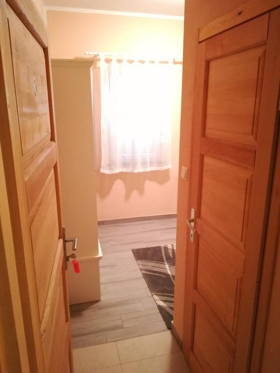 Cinema House Single & Double Rooms & Studio Apartments Pula Bagian luar foto