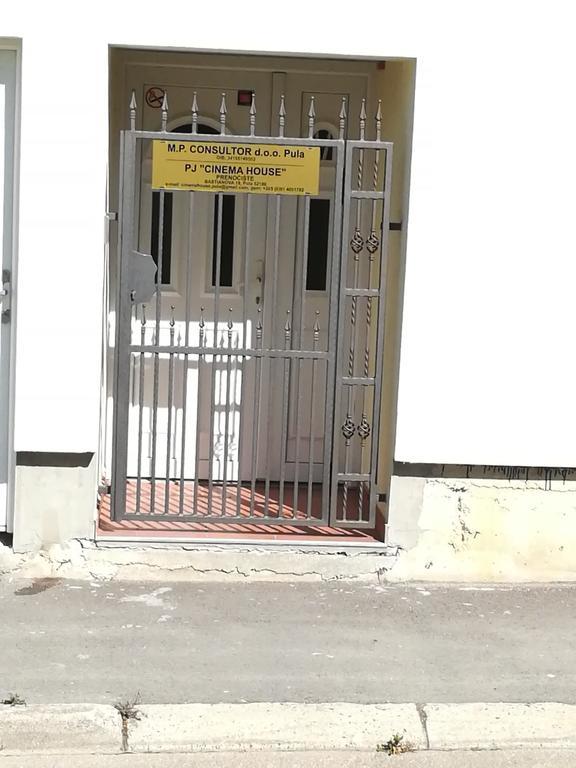 Cinema House Single & Double Rooms & Studio Apartments Pula Bagian luar foto