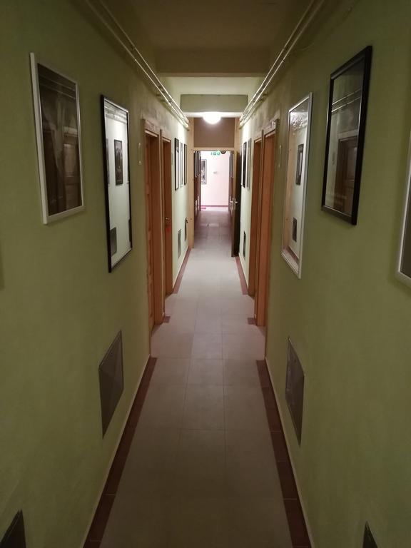 Cinema House Single & Double Rooms & Studio Apartments Pula Bagian luar foto