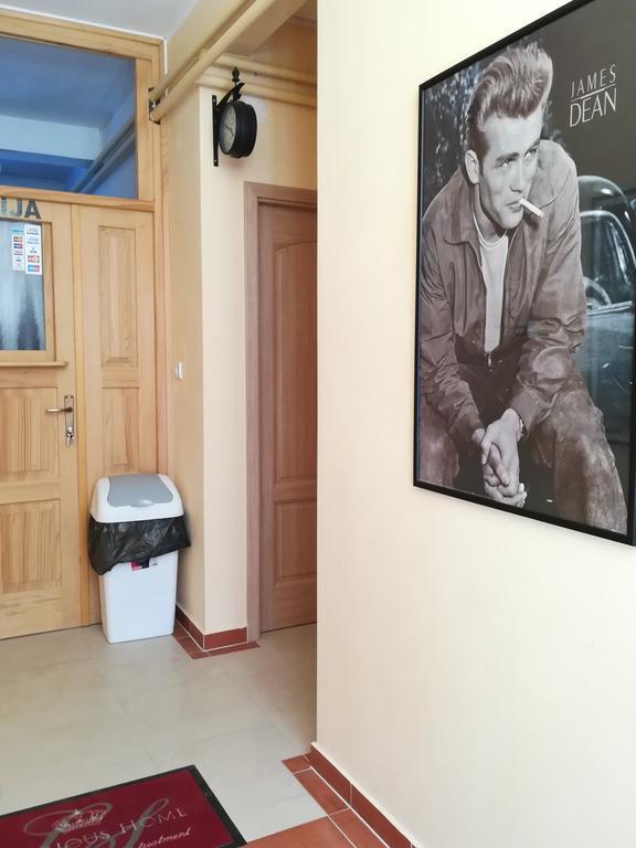 Cinema House Single & Double Rooms & Studio Apartments Pula Bagian luar foto